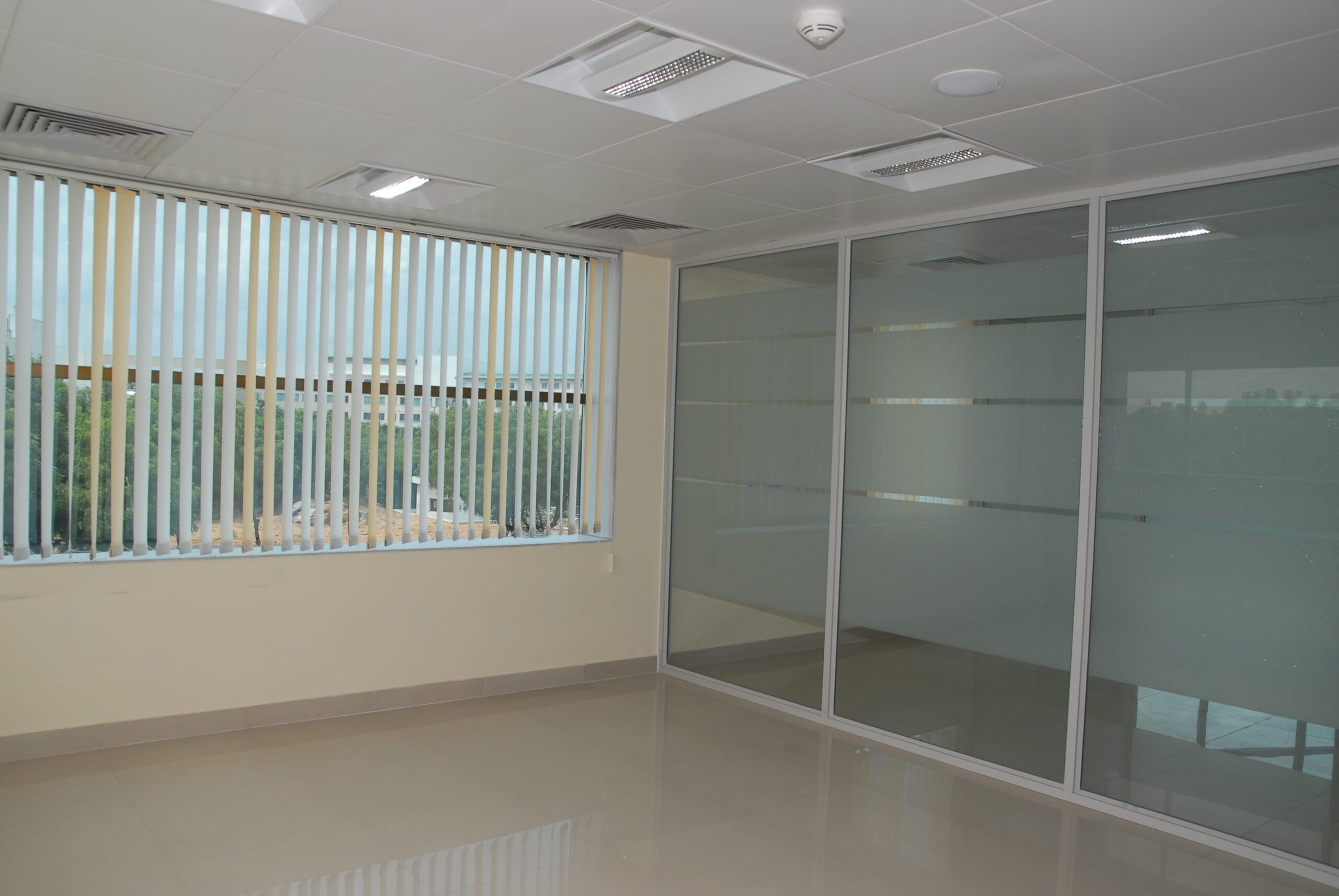 Aluminium glass partition installation